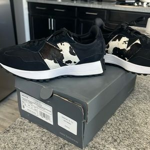 New Balance 327 7.5 Women’s Black (Cow Print)